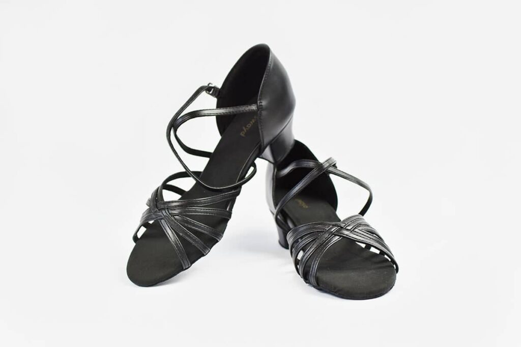 Cara: Black