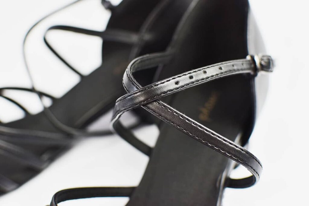 Cara: Black